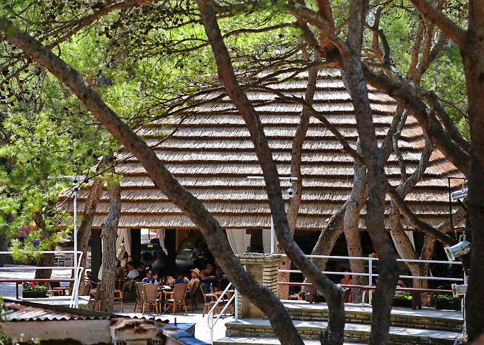 Pine Beach Bungalows All Inclusive 3* פאקוסטאן