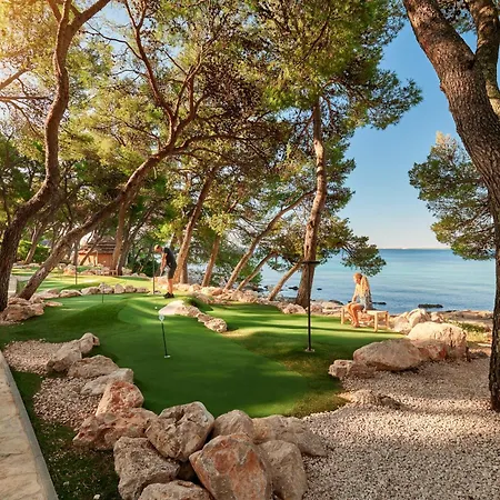 Parco vacanze Pine - Light 3*