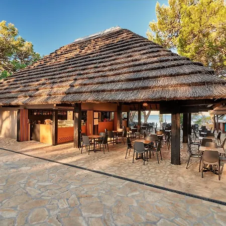 Parco vacanze Pine - Light 3*