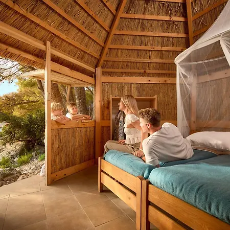 Parco vacanze Pine - Light 3*