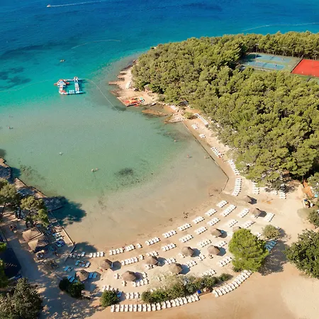 Pine Aldeamento Turístico Pakoštane