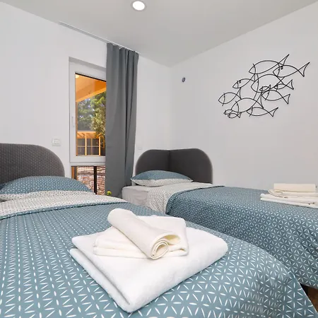 Pine باكوشتاني